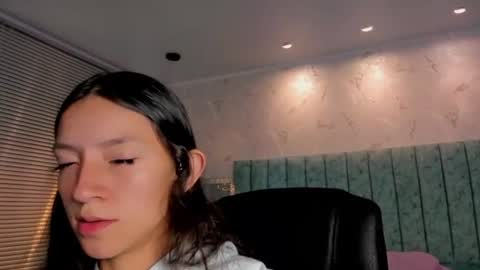 Snapshot of mia_velmont chatting on 06/25/26, 03:17 Miaaa online show from 06/25/26, 03:17