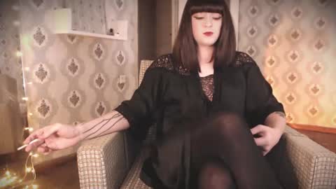 mia_wallase online show from 07/19/26, 08:01