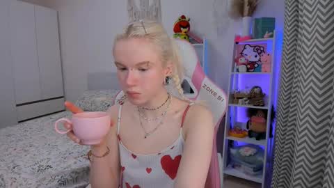 Mia online show from 02/10/26, 03:21