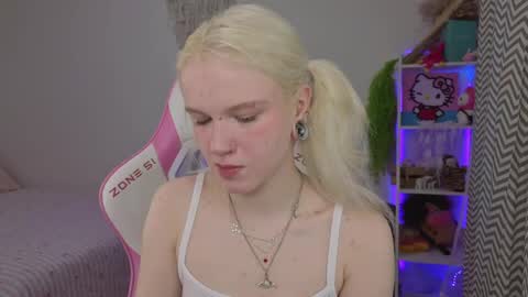 Mia online show from 04/14/26, 03:23