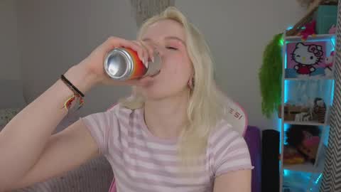 Mia online show from 04/21/26, 03:35