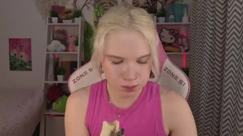 Mia online show from 05/23/26, 03:23