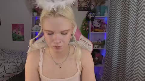 Mia online show from 06/05/26, 03:35