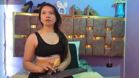 mia_wetts online show from 10/06/25, 07:44