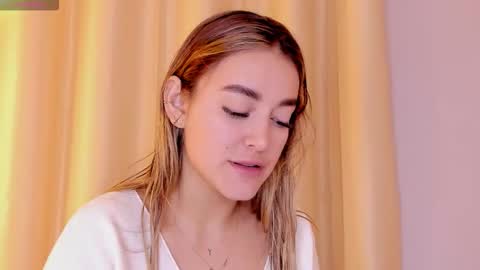 Mia White  online show from 01/08/26, 01:02