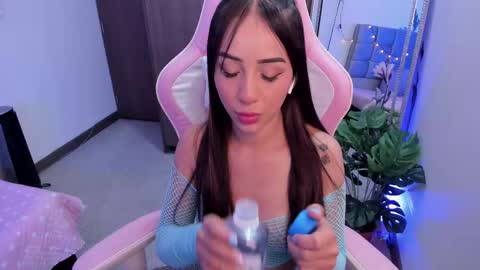 mia  nicolle online show from 02/19/25, 01:40