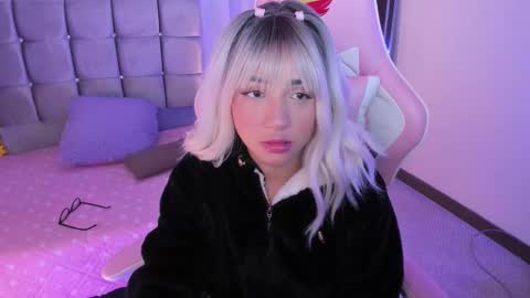 mia  nicolle online show from 09/20/25, 02:45