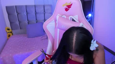 mia  nicolle online show from 10/04/25, 02:31