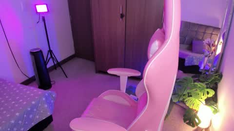 mia  nicolle online show from 10/09/25, 11:47