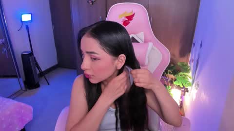 mia  nicolle online show from 11/13/25, 03:05