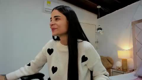 Snapshot of miaa_diamondd1 chatting on 06/17/26, 01:45 Mia online show from 06/17/26, 01:45