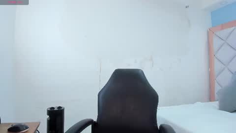 Snapshot of miaa_diamondd1 chatting on 06/27/26, 01:17 Mia online show from 06/27/26, 01:17