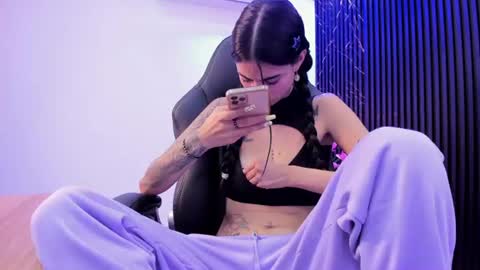 Snapshot of miaa_diamondd1 chatting on 07/18/26, 02:10 Mia online show from 07/18/26, 02:10