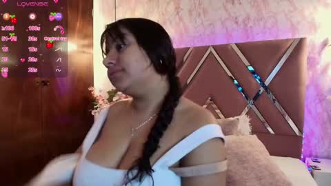 miaa_smiith1 online show from 02/04/25, 12:11