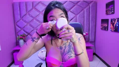 Snapshot of miaa_thopmson chatting on 11/26/25, 03:13 Miaa online show from 11/26/25, 03:13