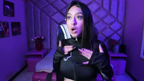 Snapshot of miaa_thopmson chatting on 12/17/25, 04:57 Miaa online show from 12/17/25, 04:57