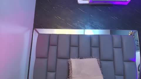 Mia online show from 10/04/25, 12:03