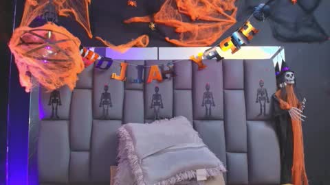 Mia online show from 10/27/25, 12:09