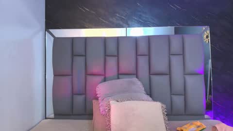 Mia online show from 11/13/25, 12:04