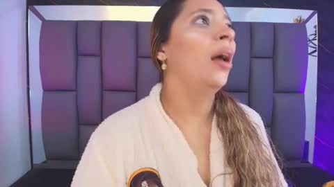 Mia online show from 02/05/26, 12:10