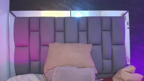 Mia online show from 02/25/26, 12:04