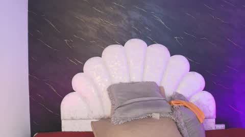 Mia online show from 03/17/26, 12:08