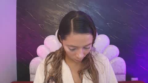 Mia online show from 04/07/26, 12:05