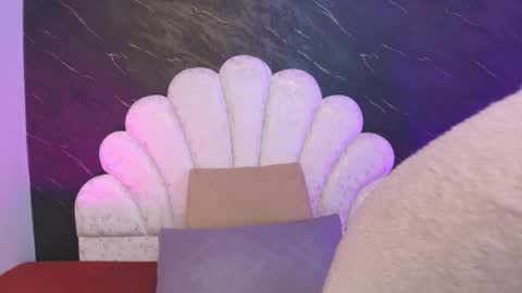 Mia online show from 04/15/26, 12:12