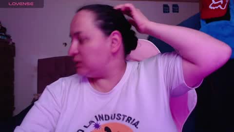 Snapshot of miaabrownn chatting on 04/21/26, 05:25 MIA online show from 04/21/26, 05:25