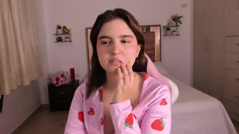 Mia  online show from 04/16/26, 09:39