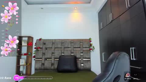 Snapshot of miaalove_ chatting on 10/24/25, 11:50 MIA LOVE online show from 10/24/25, 11:50