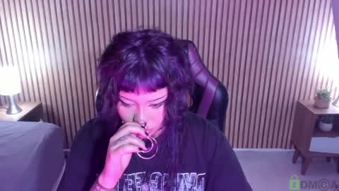 Mia online show from 04/10/26, 02:00