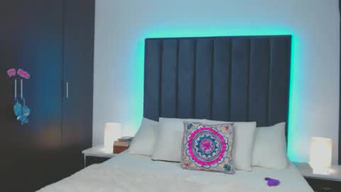 miaandnaty1 online show from 01/01/25, 09:28