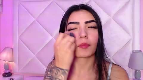 Snapshot of miaasmiith_ chatting on 10/24/25, 11:39 Alexandra online show from 10/24/25, 11:39