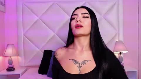 Snapshot of miaasmiith_ chatting on 11/01/25, 01:24 Alexandra online show from 11/01/25, 01:24