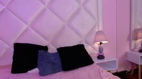 Snapshot of miaasmiith_ chatting on 11/04/25, 01:54 Alexandra online show from 11/04/25, 01:54