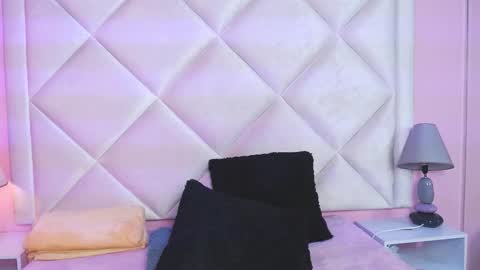 Snapshot of miaasmiith_ chatting on 11/08/25, 03:34 Alexandra online show from 11/08/25, 03:34