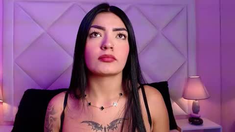 Snapshot of miaasmiith_ chatting on 11/18/25, 02:54 Alexandra online show from 11/18/25, 02:54