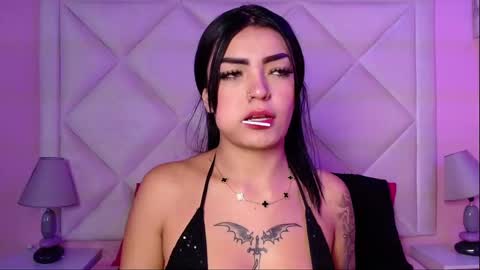 Snapshot of miaasmiith_ chatting on 11/22/25, 02:05 Alexandra online show from 11/22/25, 02:05