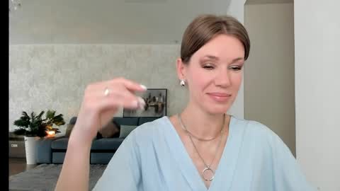 Snapshot of miababy14 chatting on 05/21/26, 04:30 Mia online show from 05/21/26, 04:30