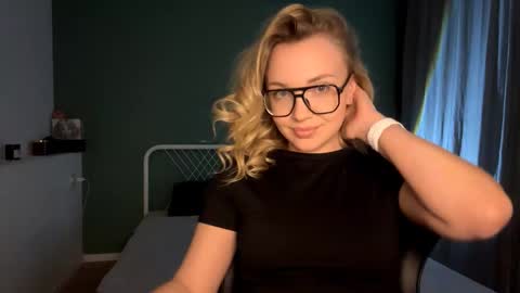 Mia online show from 02/20/26, 06:52