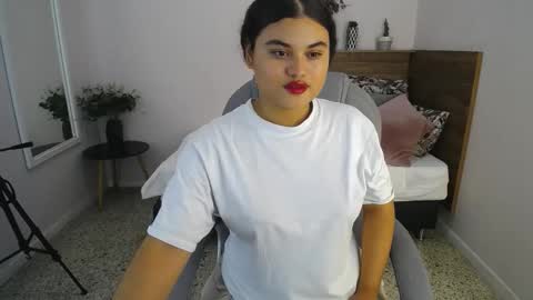 Miabloomm online show from 10/23/25, 03:28