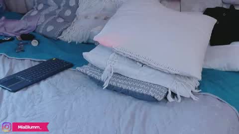 miablumm_ online show from 03/25/26, 08:26