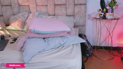 miablumm_ online show from 04/07/26, 06:19