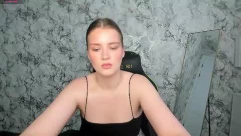 Mia online show from 06/15/26, 06:48