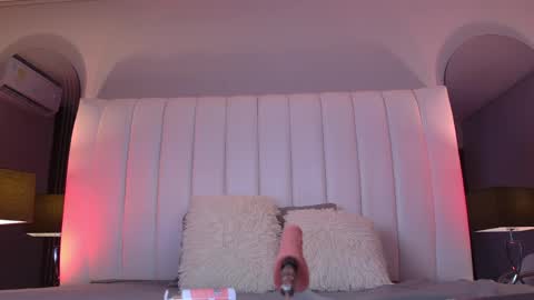 Snapshot of miacamille chatting on 05/06/26, 06:57 Mia Camille online show from 05/06/26, 06:57