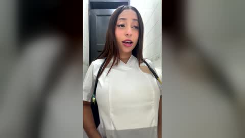 Snapshot of miacamille chatting on 05/09/26, 10:04 Mia Camille online show from 05/09/26, 10:04