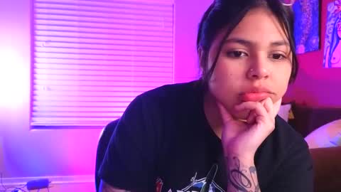 Snapshot of miacanela_xo chatting on 12/08/24, 07:05 Mia online show from 12/08/24, 07:05