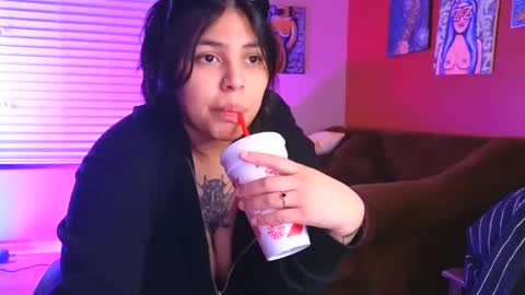 Snapshot of miacanela_xo chatting on 12/10/24, 03:41 Mia online show from 12/10/24, 03:41