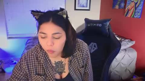 Snapshot of miacanela_xo chatting on 12/22/24, 01:23 Mia online show from 12/22/24, 01:23